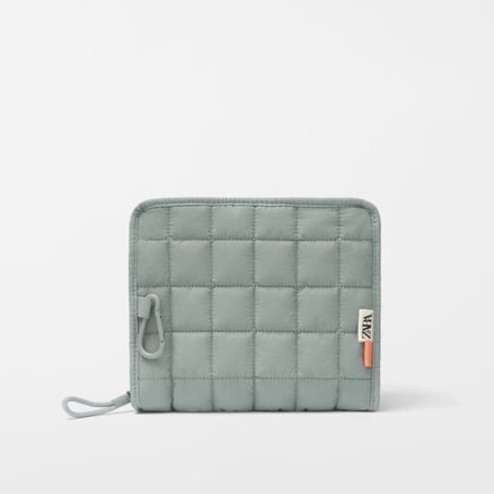 New Zara QUILTED TOILETRY BAG Moss Green